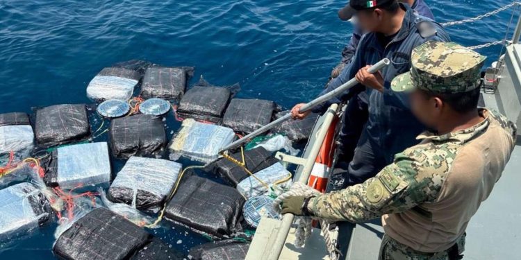 Incautan cerca de una tonelada de cocaína en costas de Chiapas