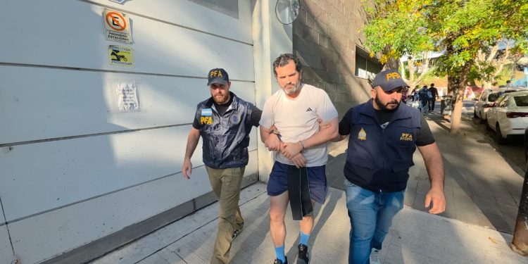 Capturan en Argentina a Fernando Farías Laguna, contralmirante ligado al huachicol