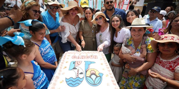 Festeja Ana Paty Peralta con pioneros orgullo cancunense