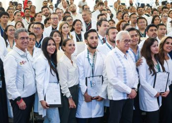 Respalda Ana Paty Peralta llegada de especialistas al IMSS en Quintana Roo