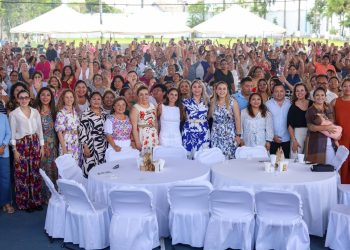 Reconoce Ana Paty Peralta la labor de madres trabajadoras del SUTSABJYOD