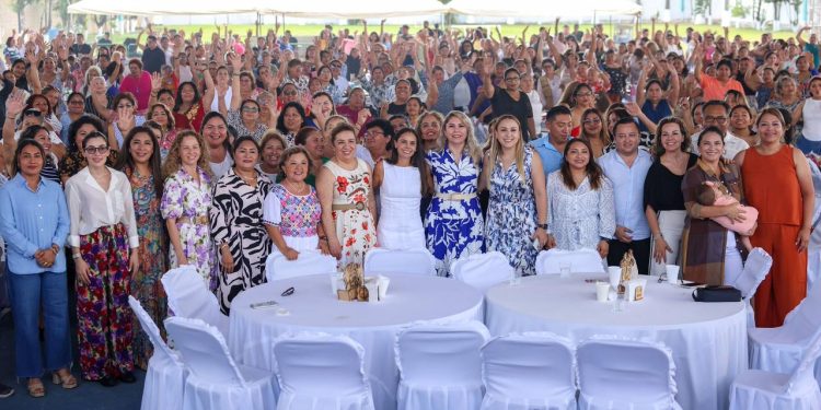 Reconoce Ana Paty Peralta la labor de madres trabajadoras del SUTSABJYOD