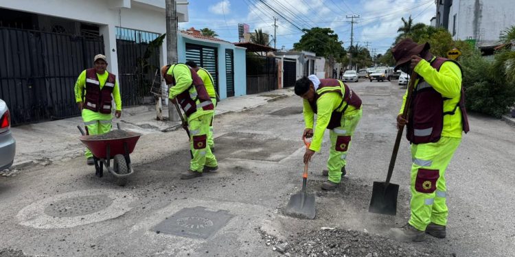 Ayuntamiento de BJ refuerza mantenimiento vial en la Supermanzana 93