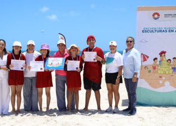 Cancún impulsa el talento juvenil en el encuentro municipal de esculturas de arena 2026