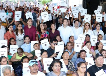 Cumplen Ana Paty Peralta y Mara Lezama con certeza jurídica a familias