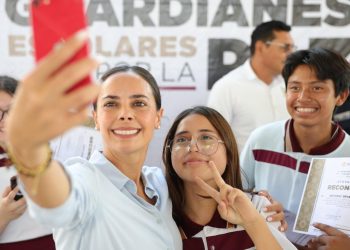Ana Paty Peralta impulsa escuelas con ambientes de paz