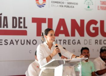Ana Paty Peralta celebra Día del Tianguista en Cancún