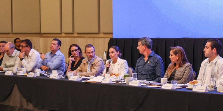 Ana Paty Peralta impulsa Distrito Financiero en Cancún