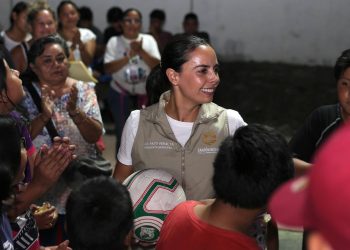 Ana Paty Peralta mejora iluminación en espacio deportivo familiar