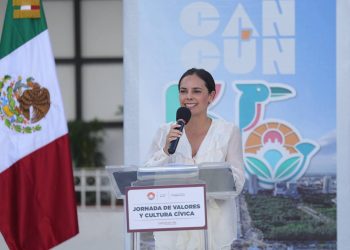 Celebran Ana Paty Peralta y cancunenses aniversario con ceremonia cívica