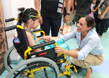 Acerca Ana Paty Peralta herramientas de apoyo para cuidadores en Cancún