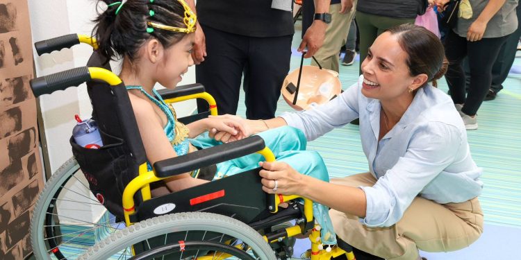 Acerca Ana Paty Peralta herramientas de apoyo para cuidadores en Cancún