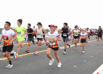 Ana Paty Peralta celebra histórica carrera en Puente Nichupté