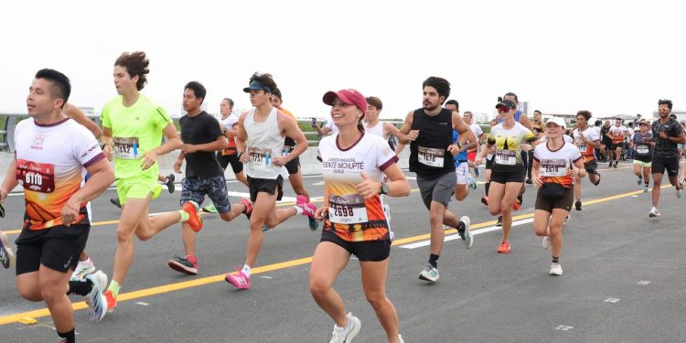 Ana Paty Peralta celebra histórica carrera en Puente Nichupté