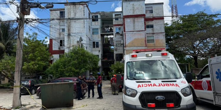 Colapso de escaleras moviliza a cuerpos de emergencia en Los Corales