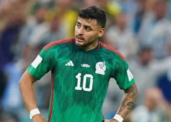 Alexis Vega durante entrenamiento de la Selección Mexicana rumbo al Mundial 2026
