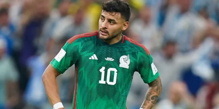Alexis Vega durante entrenamiento de la Selección Mexicana rumbo al Mundial 2026