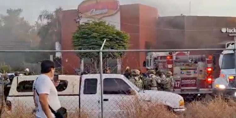 Culiacán: Incendian casino; reportan un muerto y dos heridos