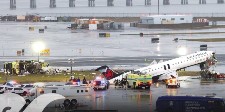Avión de United Airlines Boeing 767 tras accidente cerca de Newark durante aterrizaje de emergencia