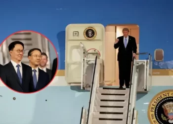 Donald Trump llegando a Pekín durante su visita oficial a China en 2026