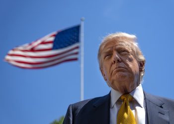 Trump asegura que negociaciones con Irán avanzan favorablemente