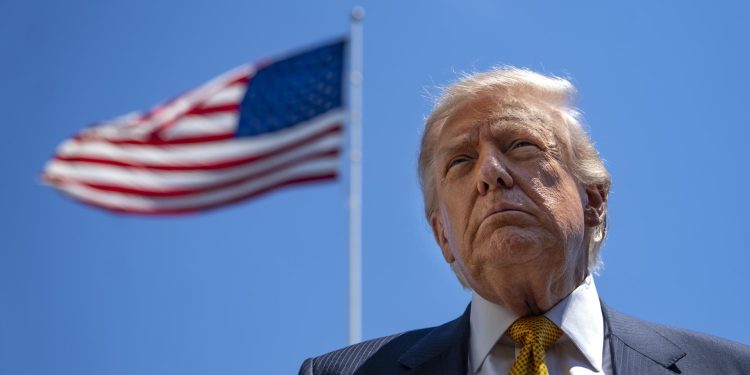 Trump asegura que negociaciones con Irán avanzan favorablemente