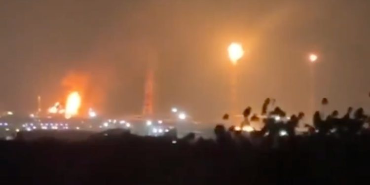 Muere trabajador luego de incendio en refinería de Oaxaca
