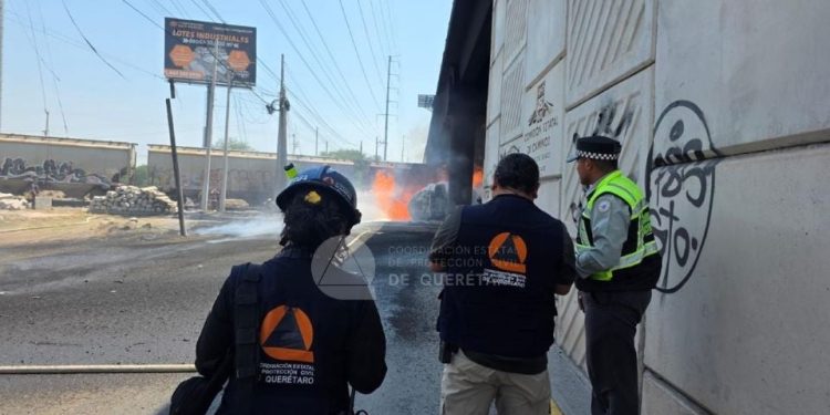 Querétaro: Pipa explota tras choque con tren; reportan un lesionado