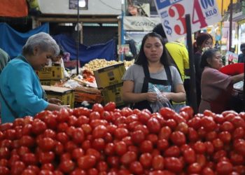 Inflación en México baja a 4.45% en abril; suben jitomate, chile y papa