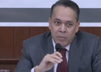 Enrique Díaz Vega, exsecretario de Finanzas de Sinaloa, se entrega en EE.UU. por presuntos nexos con Los Chapitos