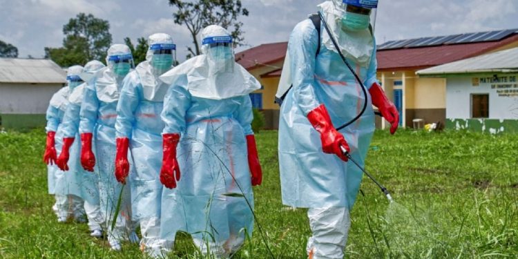 OMS eleva a “muy alto” riesgo por brote de ébola en Congo