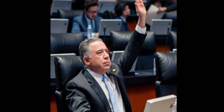 Senador Enrique Inzunza solicita licencia y se ausenta del Senado