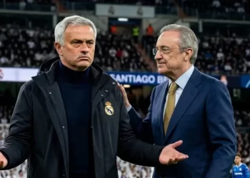 Florentino Pérez durante conferencia en Real Madrid sobre el futuro del entrenador
