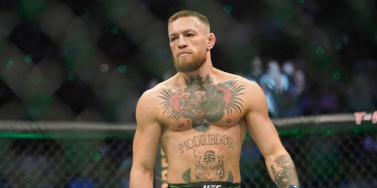 Conor McGregor durante su esperado regreso a UFC 329 ante Max Holloway