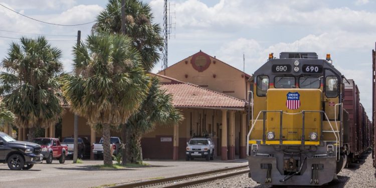 Confirman mexicanos entre víctimas halladas en tren en Texas