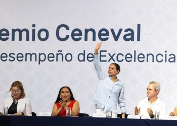 Atestigua Ana Paty Peralta la excelencia de egresados de todo México