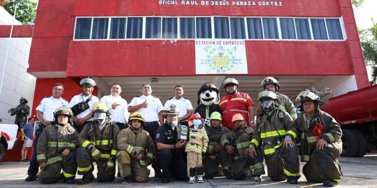 Israel, el héroe que iluminó Bomberos Cancún con su valentía