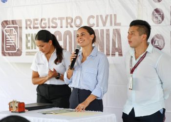 Acerca Ana Paty Peralta servicios del Registro Civil a la colonia “El Milagro”