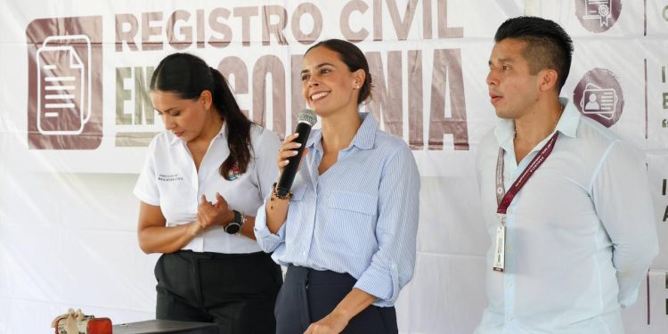 Acerca Ana Paty Peralta servicios del Registro Civil a la colonia “El Milagro”