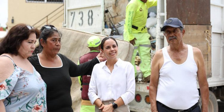 Ana Paty Peralta supervisa jornada de descacharrización en la Supermanzana 26