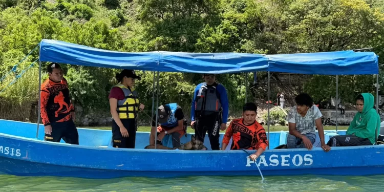 Los bomberos de Guatemala suspenden la búsqueda del piloto en Ayarza