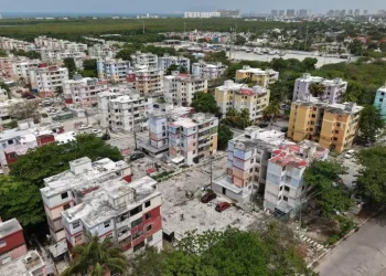 Autoridades alertan por daños en edificios de Los Corales en Cancún