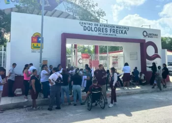Cierran CAM de Cancún y exigen más maestros para alumnos