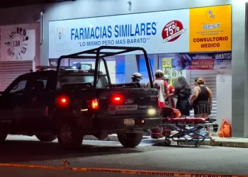 Joven fallece tras desvanecerse afuera de Farmacias Similares en Cancún