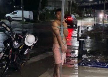Vecinos de Los Corales amarran a un poste a sujeto acusado de golpear a su pareja