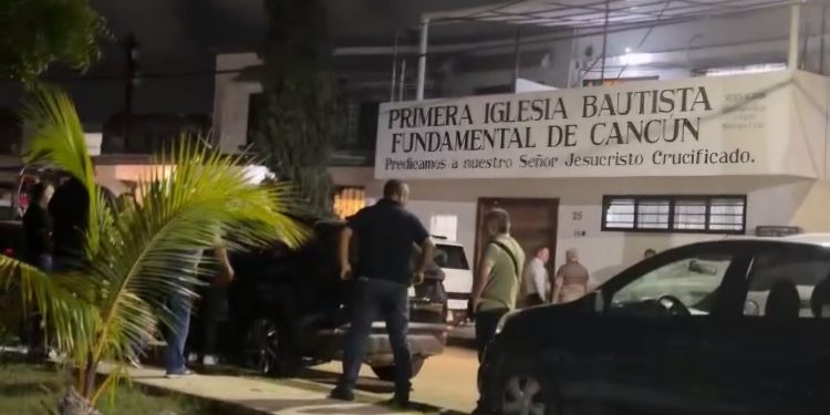 Asaltan a feligreses dentro de templo en Cancún y escapan con vehículo de una víctima