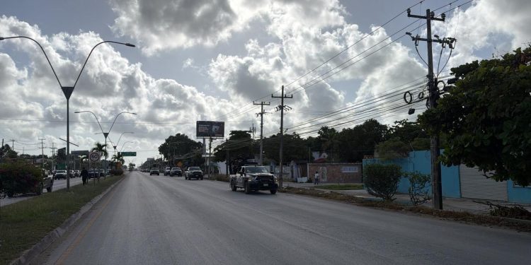 Habitantes de Santa Cecilia bloquean Av. José López Portillo en protesta