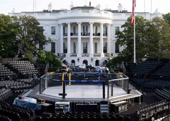 Escenario y octágono de UFC Freedom 250 instalados en los jardines de la Casa Blanca