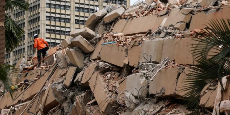 Rescate en Venezuela tras terremotos de magnitud 7.2 y 7.5