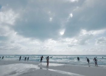 Clima en Cancún: onda tropical provoca chubascos en la región